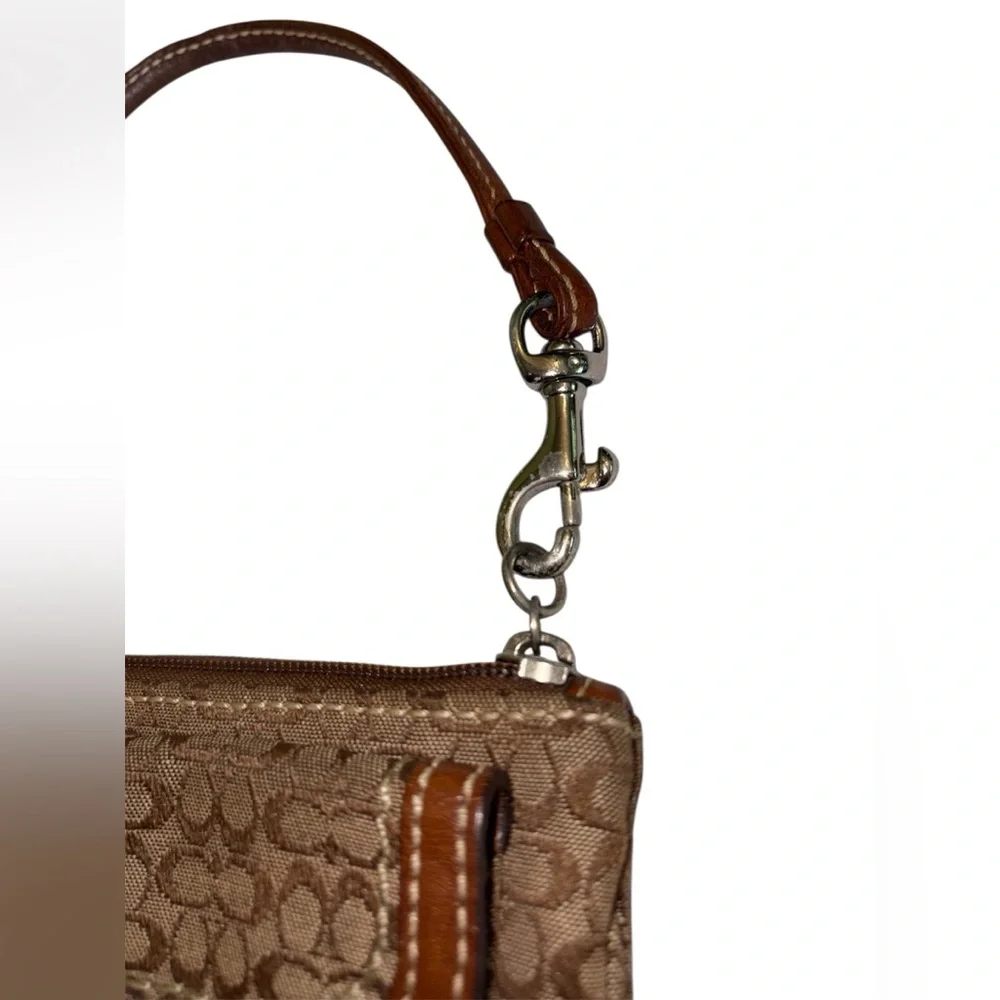 COACH Vintage Hampton Mini Signature Buckle Wristlet Wallet Khaki/Camel Canvas - Picture 5 of 8